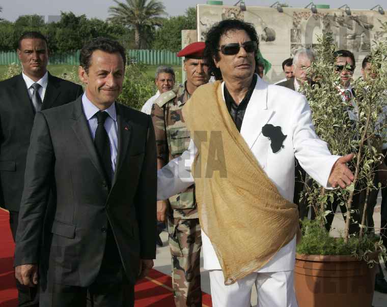 Каддафи преследует Саркози